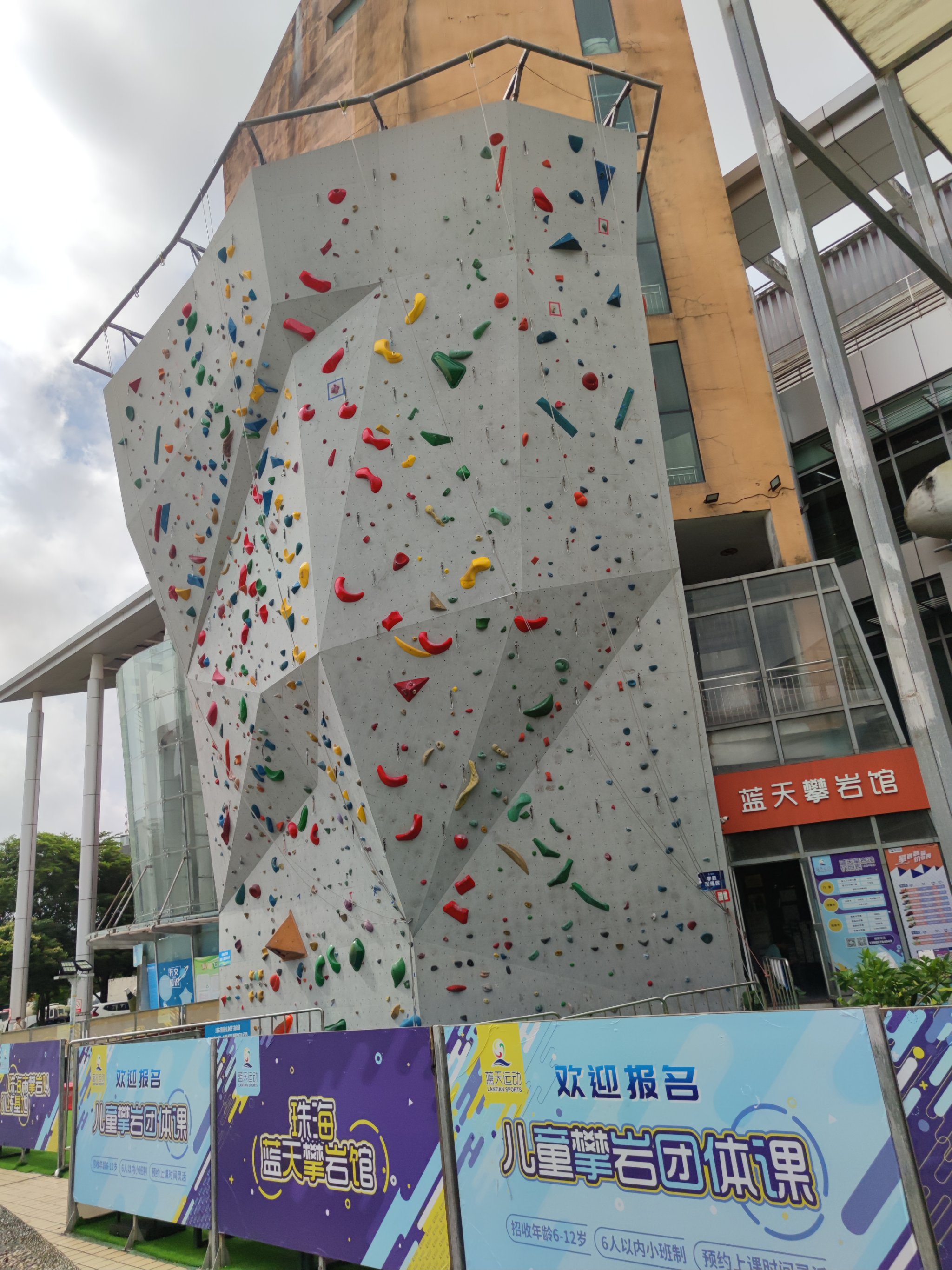 包含