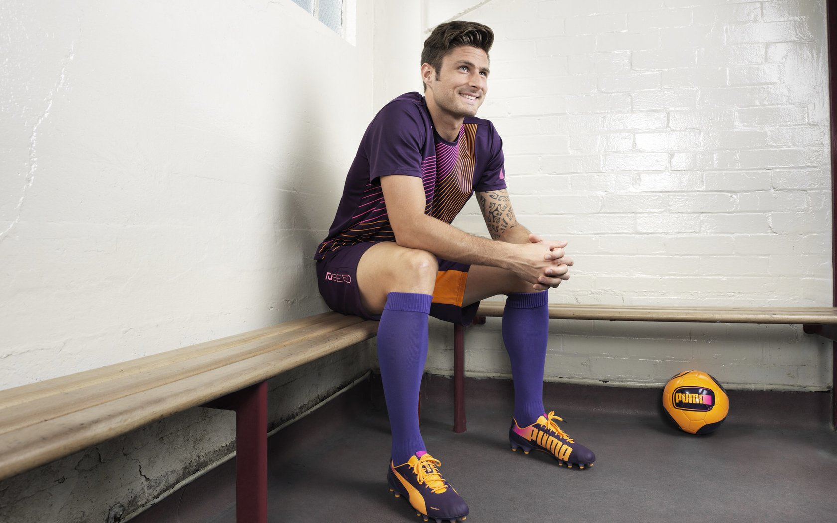 中国男足在巴黎奥运会上展现出强大的团队协作能力，中国男足奥运会名单